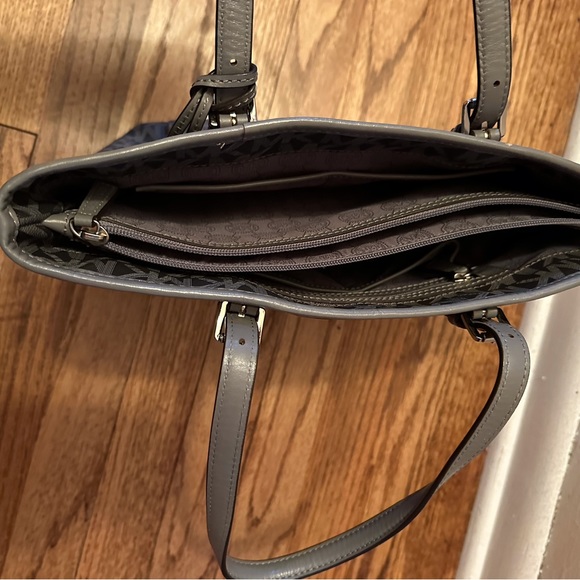 Micheal Kors purse - Picture 2 of 4